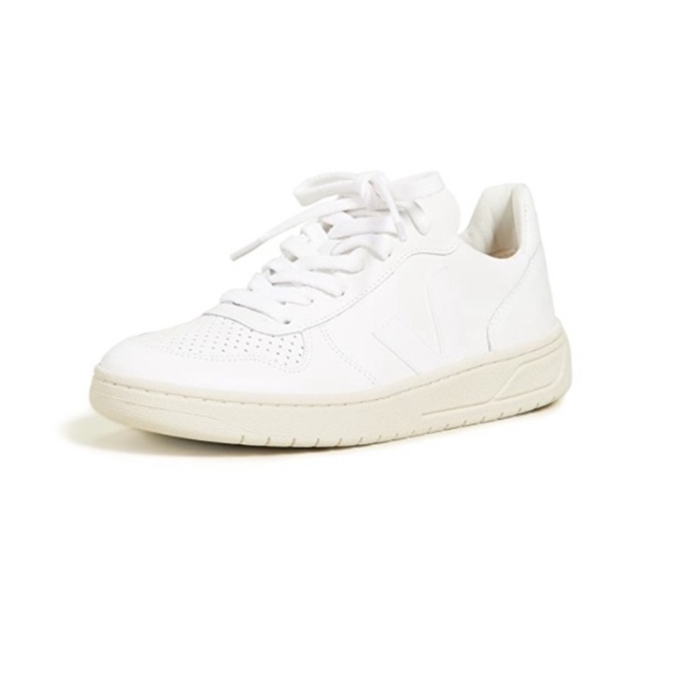Veja v-10 sneakers worn no more than 10 times, in great condition size US 7